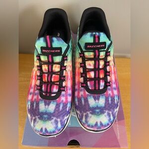 Women’s Shoes
Skechers w/ Memory Foam size 7